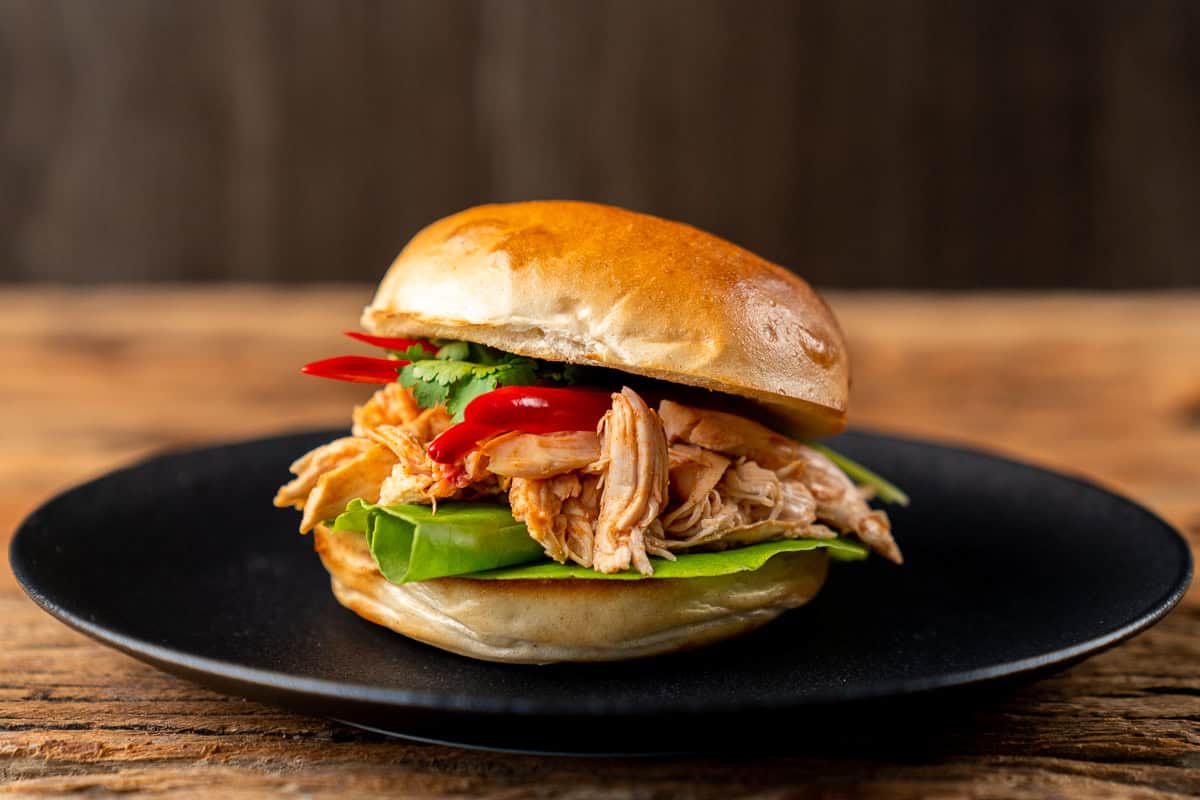 Oosterse Pulled Chicken van de BBQ